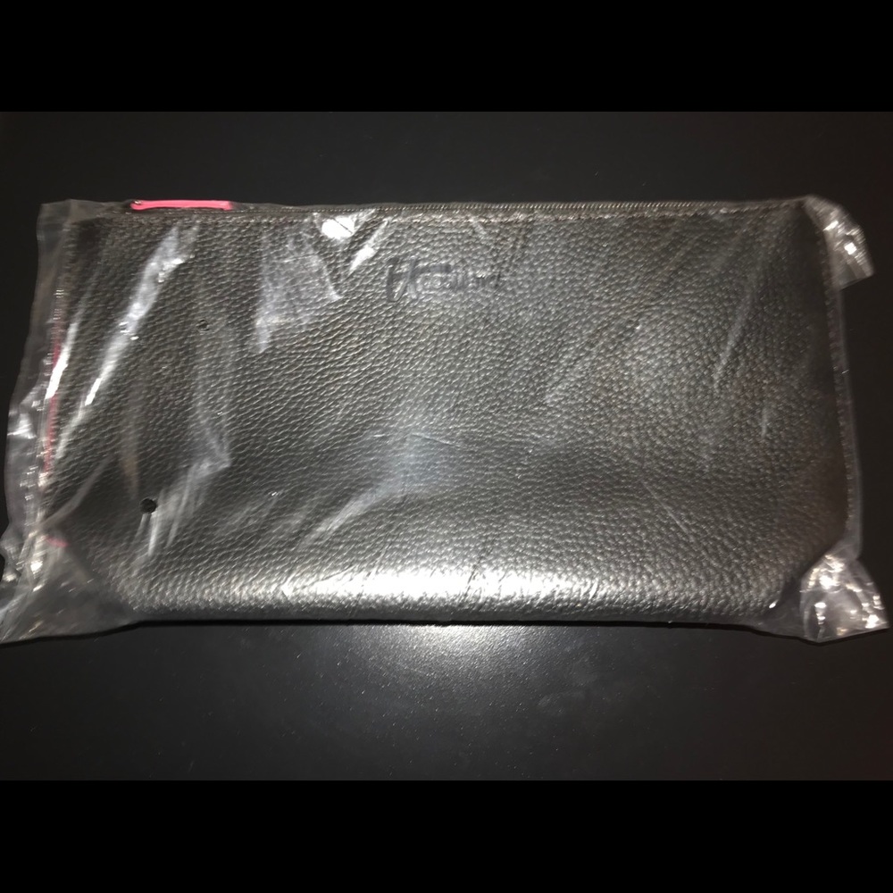 It Cosmetics makeup bag NWOT